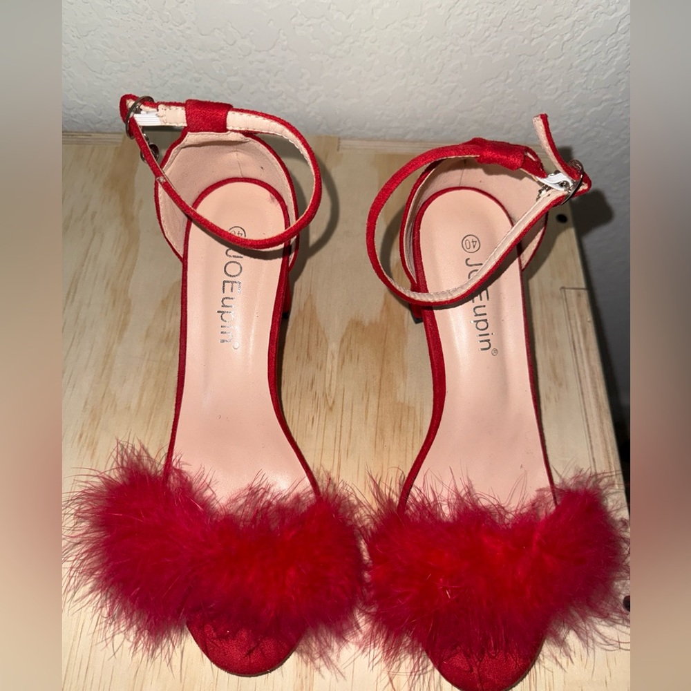 Red boa Women's Sandals